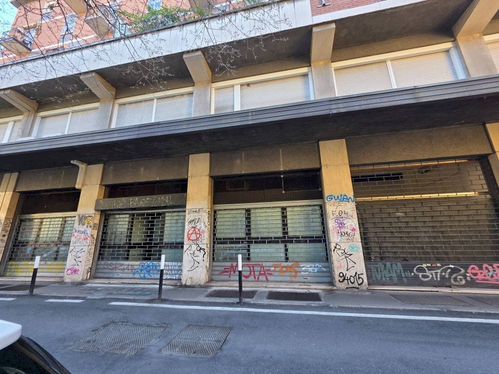 Facciata - Negozio via Capo di Lucca, 31, Bologna (zona Irnerio) - foto 2