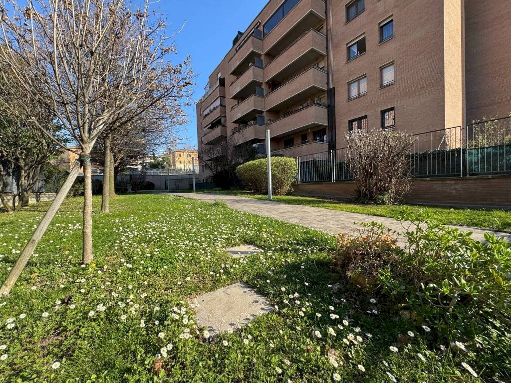 Giardino - Quadrilocale via dei Canonici Renani, 2, Casalecchio di Reno - foto 2