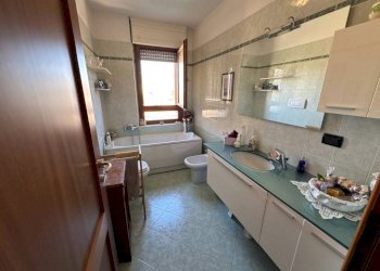 Bagno - Four-room apartment via dei Canonici Renani, 2, Casalecchio di Reno - photo 31