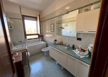 Bagno - Four-room apartment via dei Canonici Renani, 2, Casalecchio di Reno - photo 35