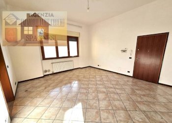 Soggiorno - Bilocale via Tredici Martiri, Campi Bisenzio - foto 3