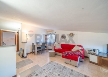 Sala da pranzo - Trilocale Vicolo del divino amore
 
8, Marino - foto 5