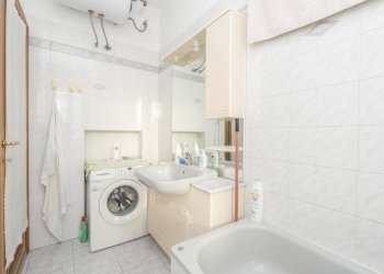 Bagno - Four-room apartment via Vado, 5, Torino (neighborhood Nizza Millefonti) - photo 23