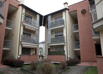 Facciata - Appartamento via Alcide De Gasperi, Rosate - foto 1