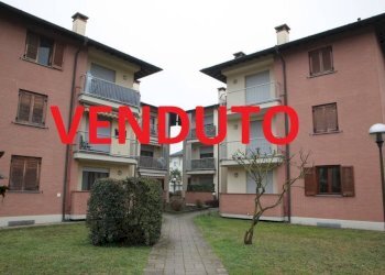Facciata - Trilocale via Alcide De Gasperi, Rosate - foto 1