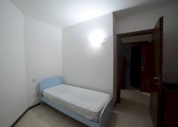 Camera da letto - Trilocale via Alcide De Gasperi, Rosate - foto 12