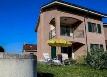 Facciata - Villa via Monsignor Nicola Cavanna, 42, Asti - foto 1