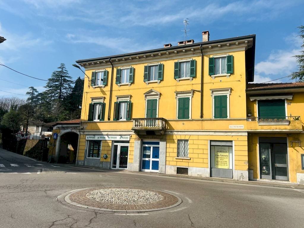 Facciata - Ufficio via Gian Pietro Porro, 25, Induno Olona - foto 1