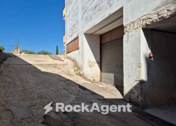 Cortile interno - Magazzino via Mentana, Bitonto - foto 15