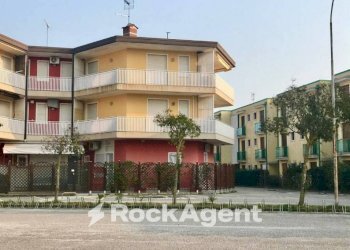 Facciata - Two-room apartment viale Cormor, 127, San Michele al Tagliamento - photo 12