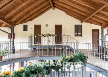 Facciata - Hotel via Frazione Mezzano, 117, Sannazzaro de' Burgondi - photo 24