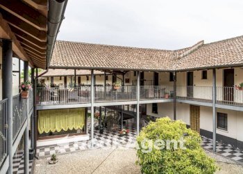 Facciata - Hotel via Frazione Mezzano, 117, Sannazzaro de' Burgondi - photo 31