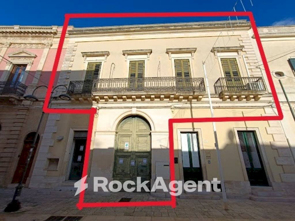 Facciata - Stable - Palace corso Umberto, 77, Trepuzzi - photo 1