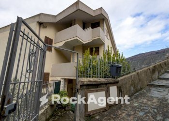 Facciata - Three-room apartment via Corace 1, Gimigliano - photo 1