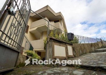 Facciata - Three-room apartment via Corace 1, Gimigliano - photo 2