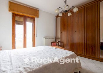 Camera da letto - Three-room apartment via Corace 1, Gimigliano - photo 14