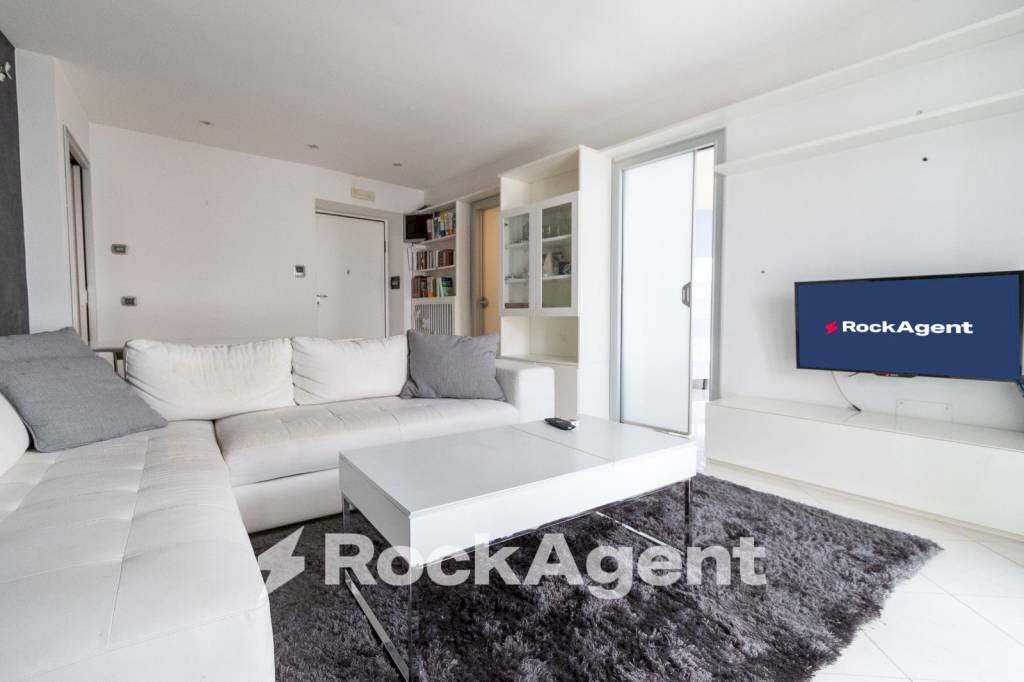 Salone - Trilocale via Giuseppe Poerio, 47, Catanzaro - foto 1