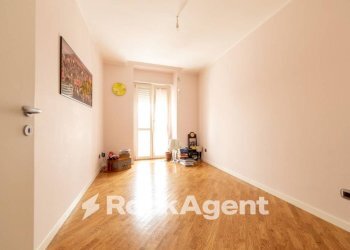 Camera da letto - Trilocale via Giuseppe Poerio, 47, Catanzaro - foto 8