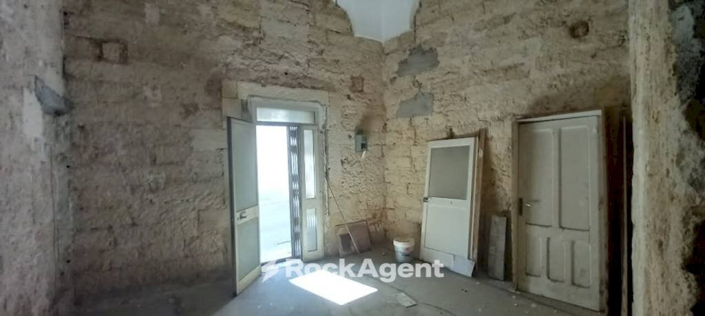 Stanza non arredata - Shop via Cesare Battisti, 12, Carmiano - photo 2