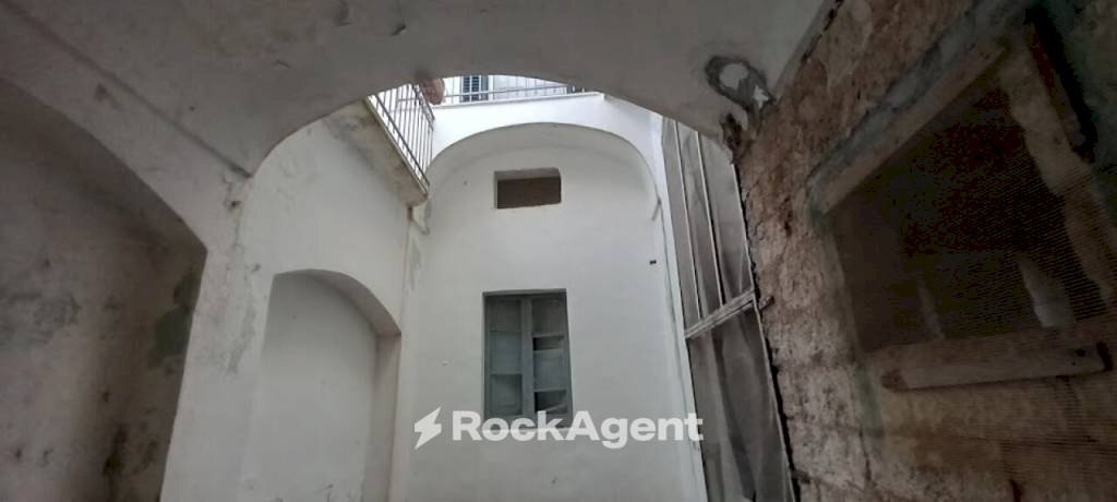 Interno palazzo - Shop via Cesare Battisti, 12, Carmiano - photo 3