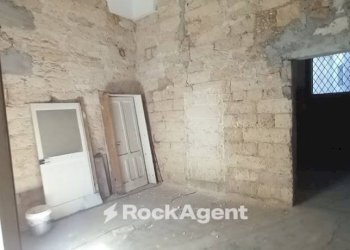 Cantina - Negozio via Cesare Battisti, 12, Carmiano - foto 4