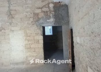 Interno palazzo - Negozio via Cesare Battisti, 12, Carmiano - foto 6