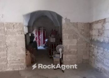 Stanza non arredata - Negozio via Cesare Battisti, 12, Carmiano - foto 8