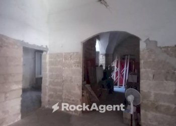 Stanza non arredata - Negozio via Cesare Battisti, 12, Carmiano - foto 31