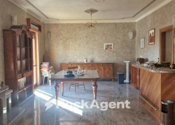 Salone - Office via Mazzini, 73, Montepaone - photo 1