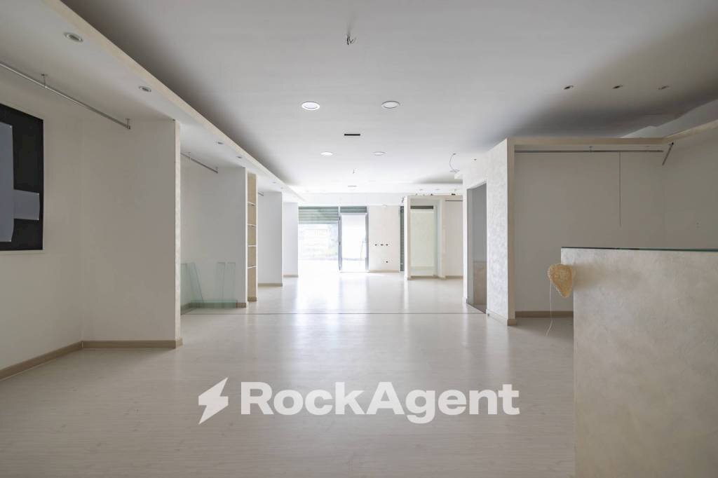 Interno non residenziale - Negozio via Risorgimento, 114, Borgia - foto 1