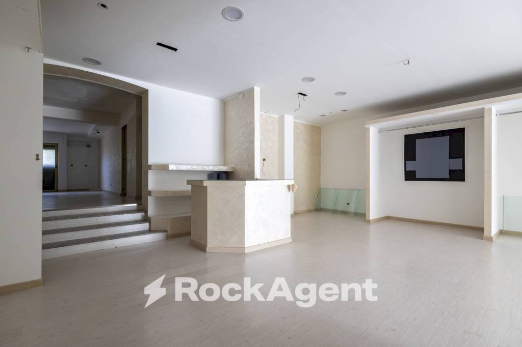 Interno non residenziale - Negozio via Risorgimento, 114, Borgia - foto 3