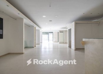 Interno non residenziale - Negozio via Risorgimento, 114, Borgia - foto 1