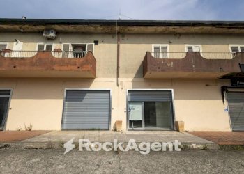 Facciata - Negozio via Risorgimento, 114, Borgia - foto 32