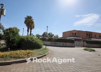 Cortile interno - Villa via di Torre Testa, Brindisi - photo 36