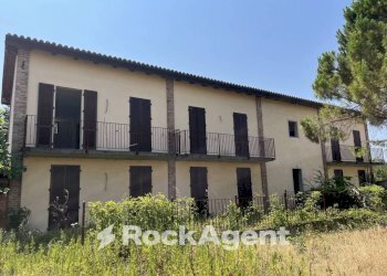 Facciata - Casa indipendente via Marconi, 47, Rivanazzano Terme - foto 4