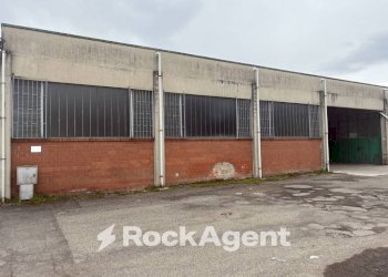 Cortile interno - Capannone strada Statale per Voghera, Tortona - foto 3