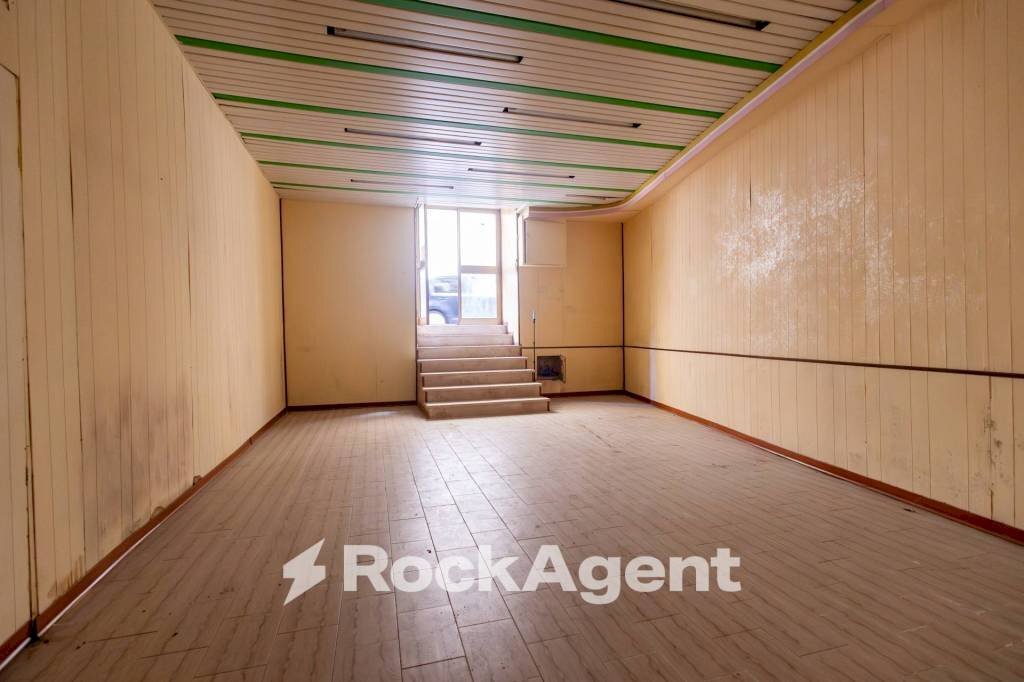 Stanza non arredata - Negozio via XX Settembre, 38, Catanzaro - foto 1