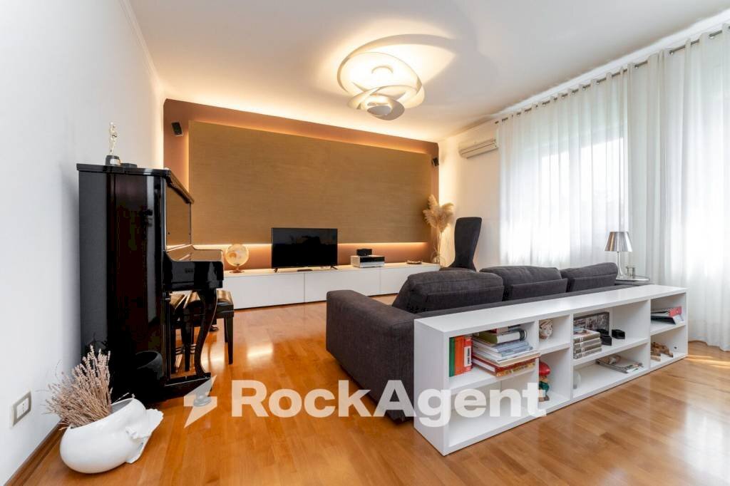 Salone - Four-room apartment via Duca degli Abruzzi, 83, San Giovanni la Punta - photo 2