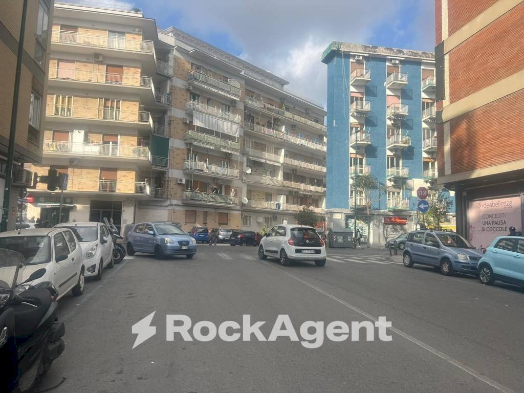 Zona - Negozio via Servio Tullio, Napoli (zona Soccavo) - foto 1