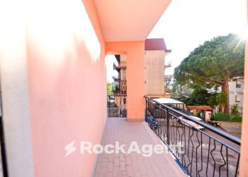 Balcone - Quadrilocale via Bambinello Gesù, 24, Catanzaro - foto 9