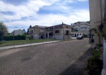 05 POSTI AUTO - Four-room apartment Via Alcide De Gasperi 17, Manoppello - photo 5