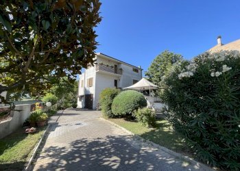 facciata - Villa Via Sibilla Aleramo 6, Cepagatti - foto 2