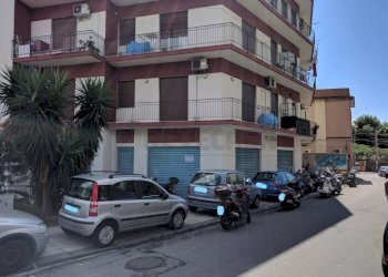 InkedIMG_20180724_110703_LI.jpg - Magazzino Via Minissale 3, Messina - foto 2