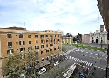 1a.jpg - Appartamento Piazza di Santa Croce in Gerusalemme 1, Roma - foto 2