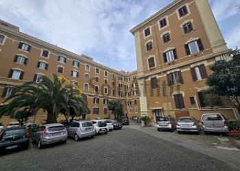 21.jpg - Appartamento Piazza di Santa Croce in Gerusalemme 1, Roma - foto 23