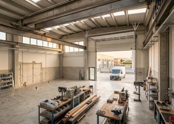 Nano Banana 2 Photorealistic industrial warehouse - Shed Pisa - photo 2