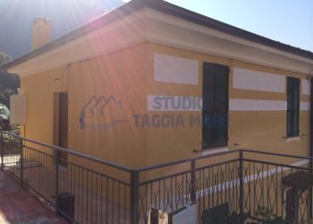 Entrata I piano.JPG - Casa indipendente via Privata Nostra Signora della Neve, Badalucco - foto 1