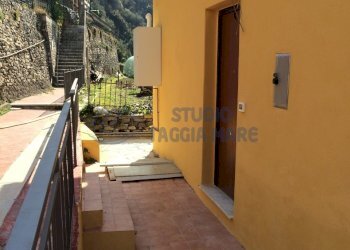 Entrata I piano 2.JPG - Casa indipendente via Privata Nostra Signora della Neve, Badalucco - foto 4