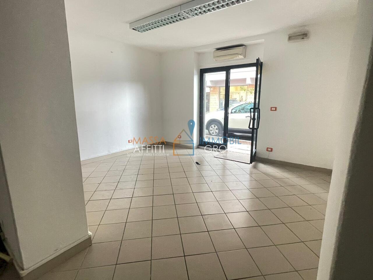 WhatsApp Image 2023-06-13 at 19.43.15.jpeg - Locale Commerciale Via Benedetto Croce 24, Massa - foto 2