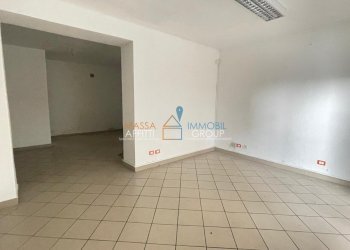 WhatsApp Image 2023-06-13 at 19.43.17 (1).jpeg - Locale Commerciale Via Benedetto Croce 24, Massa - foto 5